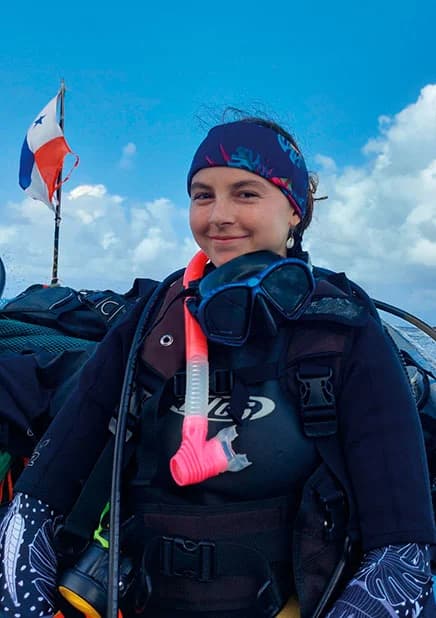 Javiera Mora, Panamanian marine biologist and scientific diver